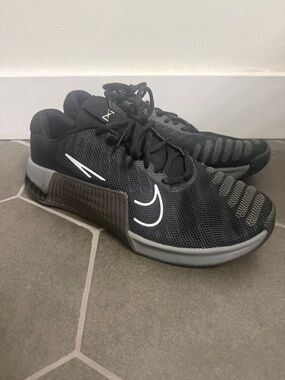 Nike Black and White Men's Training Sneakers